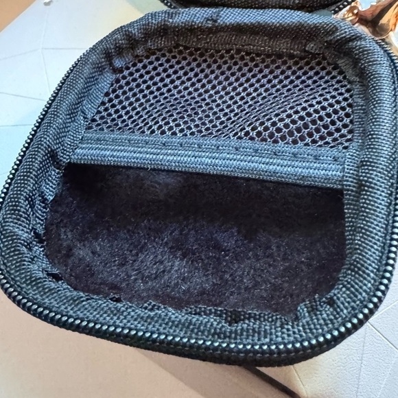 ๐ Stunning Vintage One of A Kind Ellie Rose Snake Skin Ear Buds Case ๐ - Picture 9 of 16